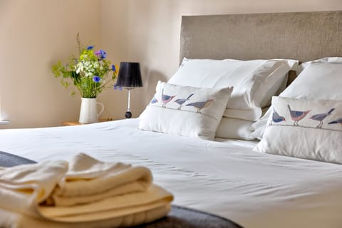 Howgills Apartment 8 - King size bed bedroom