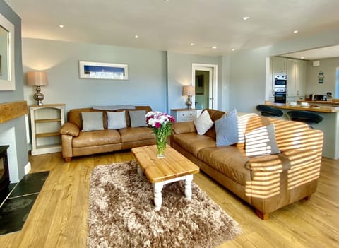 16 Beatrice Avenue, Shanklin: Comfortable seating area