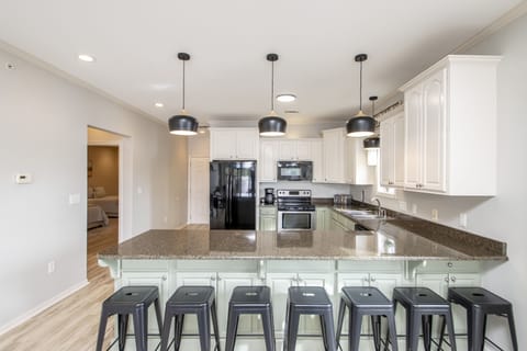 KITCHEN W/ 7 METAL BARSTOOLS