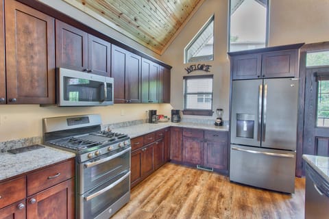 Kitchen with Double Oven /2 dishwashers/2 fridges
