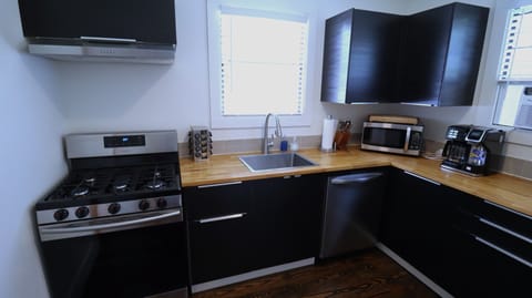 Ninja dual brew k-cup and traditional coffee pot options for your morning brew