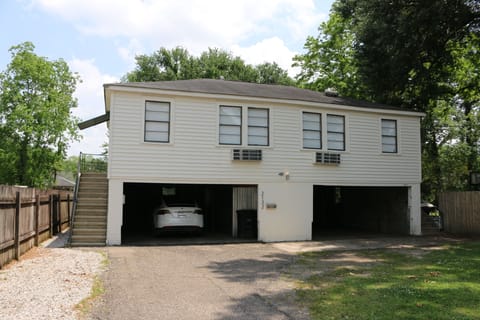 Studio B to the right - reserved parking space - safety floodlights on all night