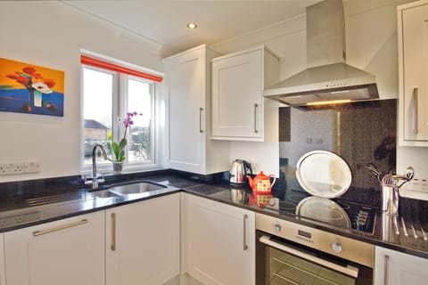 Kitchen fully equipped.