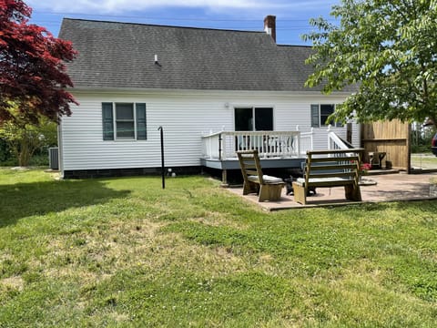 View of back deck with table and chairs for 6. 