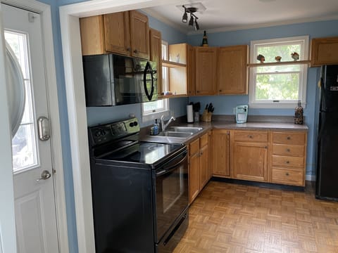 Enter side door into kitchen