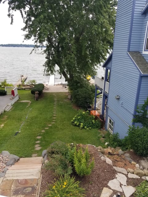 30ft of frontage /walkway to private 14x14ft patio/firepit/picnic table!! Nice!!