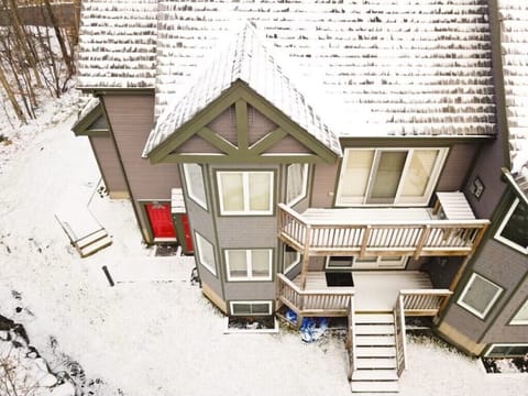 Aerial view - Unit B entry and Unit A Deck