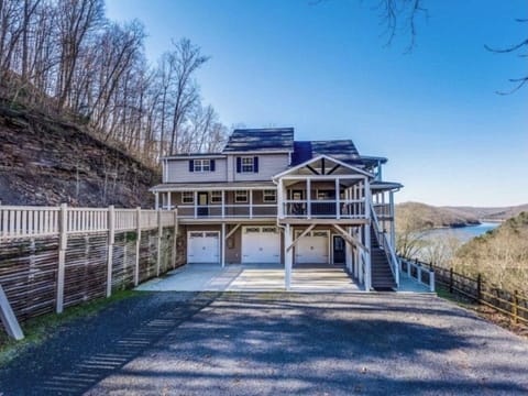 There is plenty of room for parking.  Upper driveway leads to porch level.