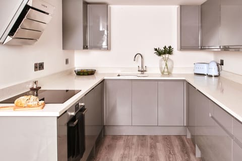 Fresh Escapes - The Moorings - Sleeps 4 - Hot Tub - Torquay