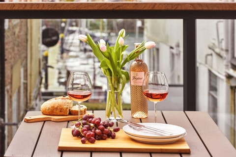 Fresh Escapes - The Moorings - Sleeps 4 - Hot Tub - Torquay