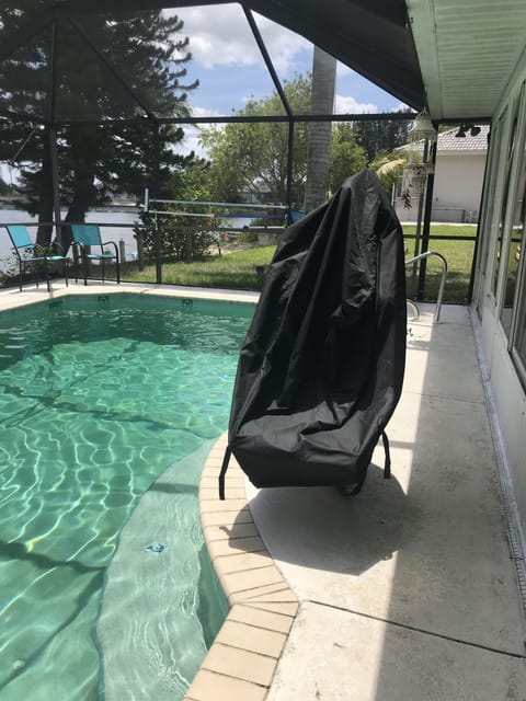 Handicapped lift at pool