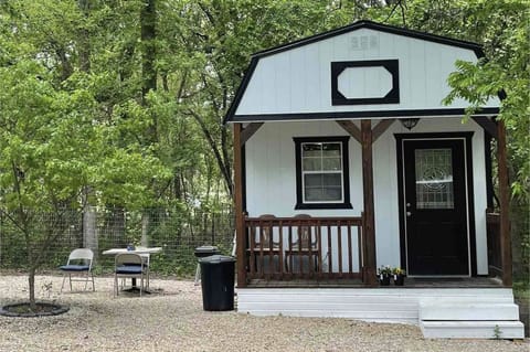 2022 new luxury tiny house on 2 acres, experienced 5 star Superhost on Airbnb. 