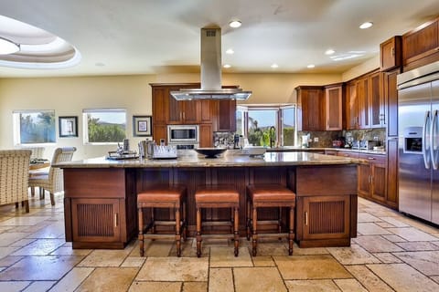 Pull up a stool to this gourmet kitchen.