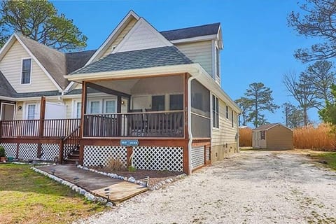 Superbly appointed duplex unit located on a quiet cul de sac.