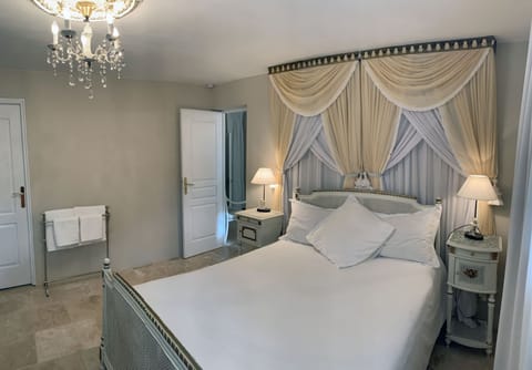 Chateau apartment double bedroom