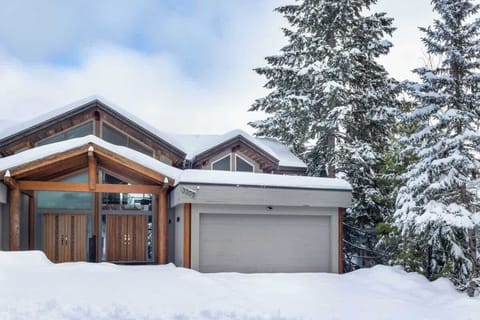 - Snow-covered retreat with mountain charm and cozy alpine design  
- Spacious entryway and double garage for easy winter access  
- Perfect base for ski trips and snowy adventures 