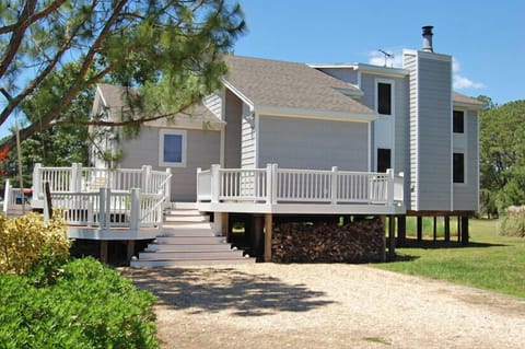 Located in Oyster Bay near the Community Boat Launch