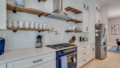 Kitchen w/ open shelves