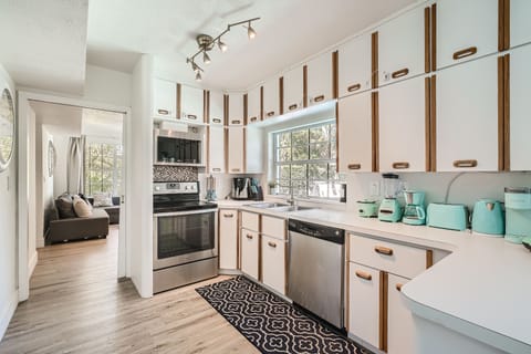 while you prepare some refreshments, watch the garden and pool. I