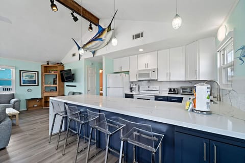 Kitchen - Countertop Seating
