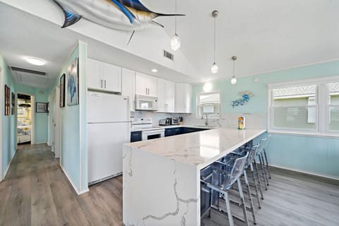 Kitchen - Countertop Seating
