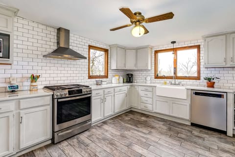 Quartz countertops in our full kitchen 