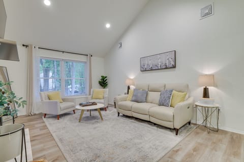 East Stroudsburg Vacation Rental | 3BR | 2BA | 1,750 Sq Ft | Steps to Enter