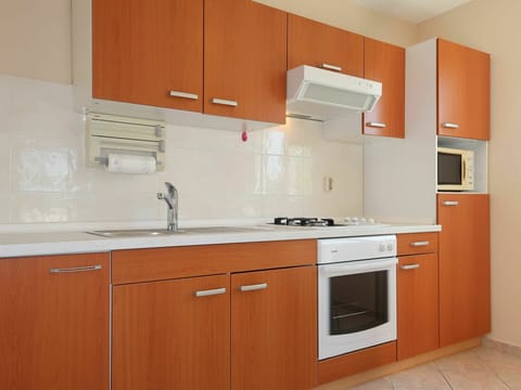 Cabinetry, Countertop, Property, Kitchen Sink, Kitchen Appliance, Kitchen, Building, Sink, Wood, Interior Design