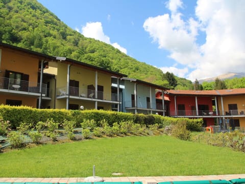 Plant, Cloud, Sky, Building, Window, Green, Nature, Land Lot, House, Vegetation
