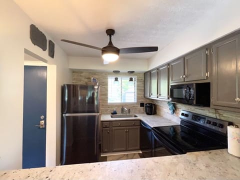 Whether a cup of coffee or gourmet food enjoy the well equipped kitchen 