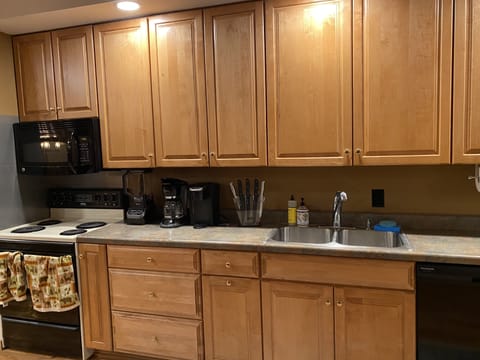 Keurig and regular coffee makers included