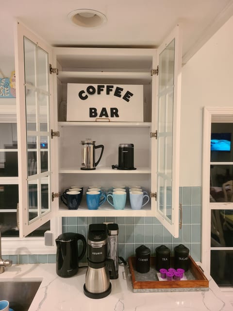 Coffee bar with French press, grinder, Brew Carafe/K cup & electric kettle.
