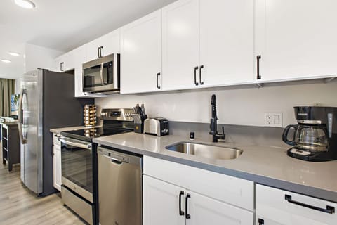 Kitchen has everything you need to cook all your meals