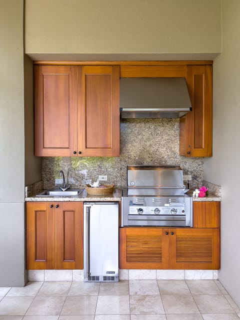 Fully equipped outdoor kitchen
