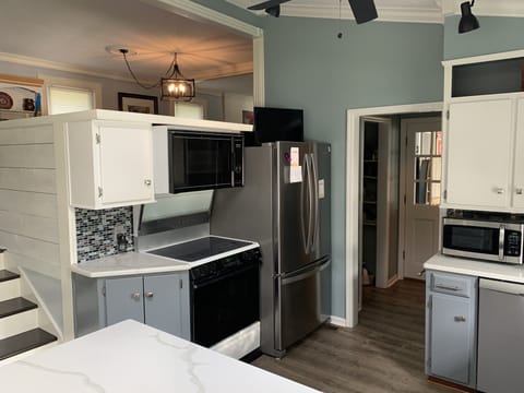 Kitchen Cont. (Main Level)