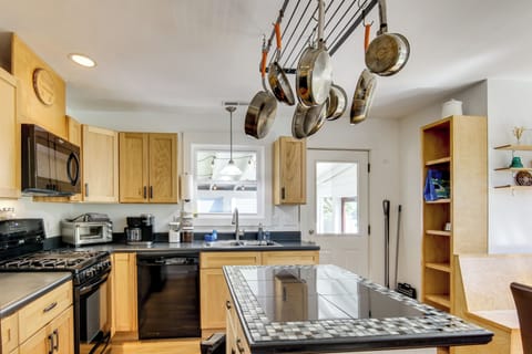 Kitchen | Fully Equipped | Dishware/Flatware | Pots/Pans