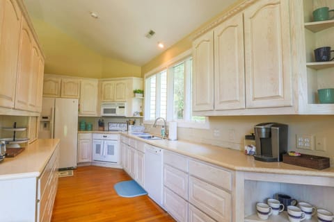 There's plenty of room in this spacious kitchen to cook a feast for your family & friends!