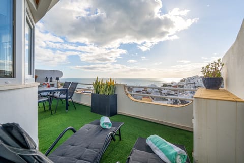 Balcony/Terrace,City view,Sea view