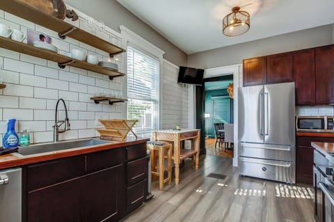 Gourmet Kitchen with high end appliances. 