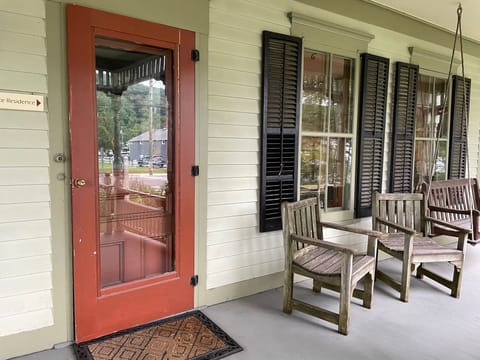 Porch seating and swing!
