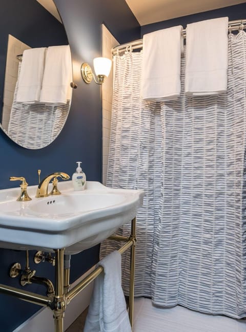 Bathroom with walk-in Shower