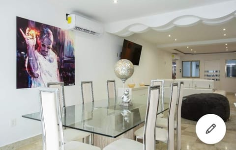 10 people dinning room