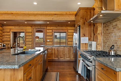 Stone Skipper Lodge ~ dishwasher