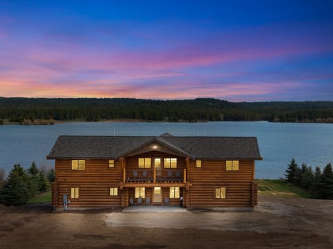 Stone Skipper Lodge ~ ample parking, green grass, and waterfront!