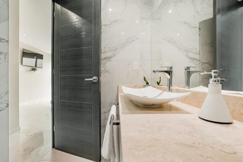 Modern design and marble finishes