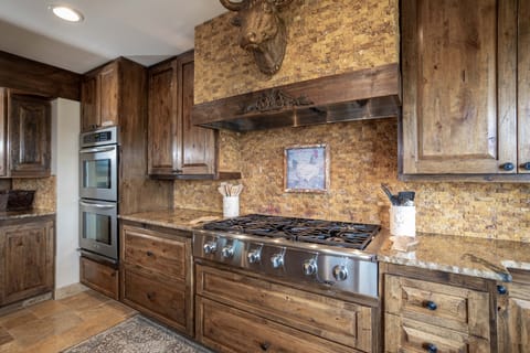 Cook a delicious meal | Main Level