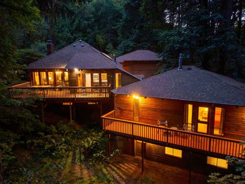 Two large balconies immerse you in the forest for a magical PNW treehouse feel.
