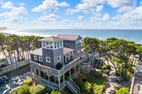 Welcome to the Luna Bella. We hope we get to host you at this one of a kind Bella Beach rental. Please reach out with any questions.
