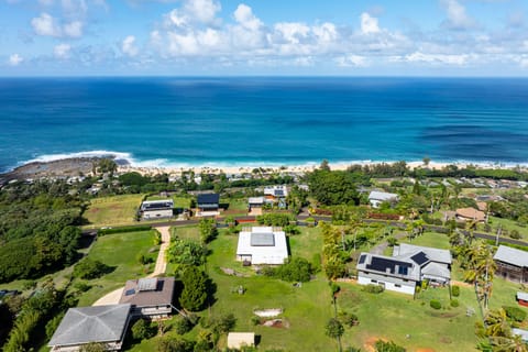 Experience the prime North Shore location with the coastline just moments from your door.