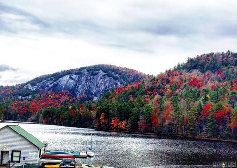 Private access to Fairfield Lake (.5 miles)